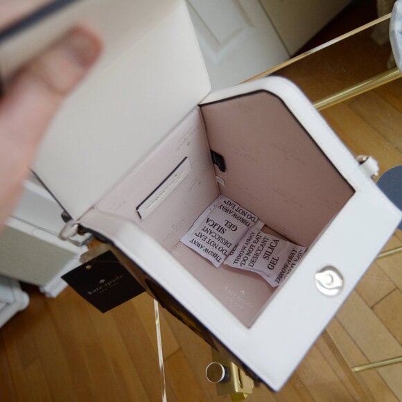 Kate Spade Peanuts X KSNY Snoopy 3D Dog House Crossbody KM630 - Picture 12 of 13